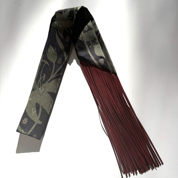 Sold on fashionreloved.com HERMES Silk Leather Rouge H Bouquet Fringed Twilly - Picture 4 of 10